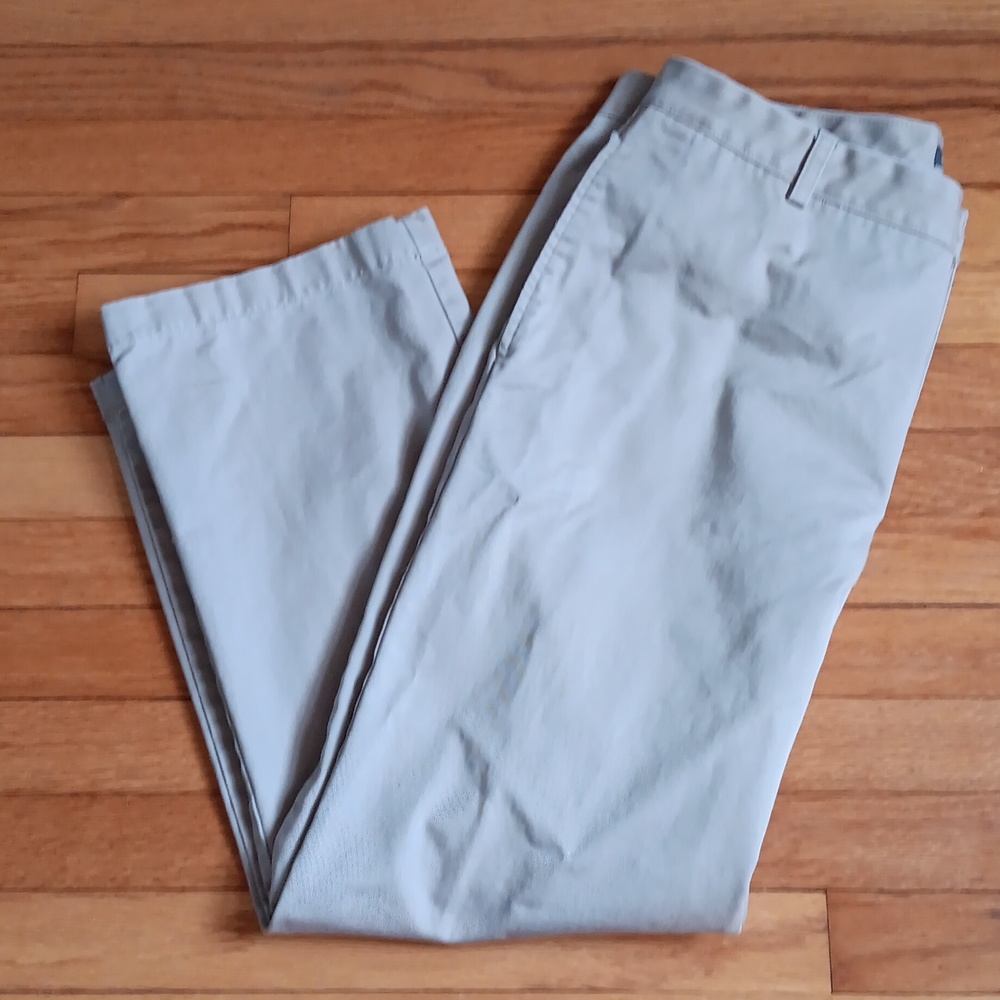 Van Heusen Tan Khakis ♡ Size 36" x 30"